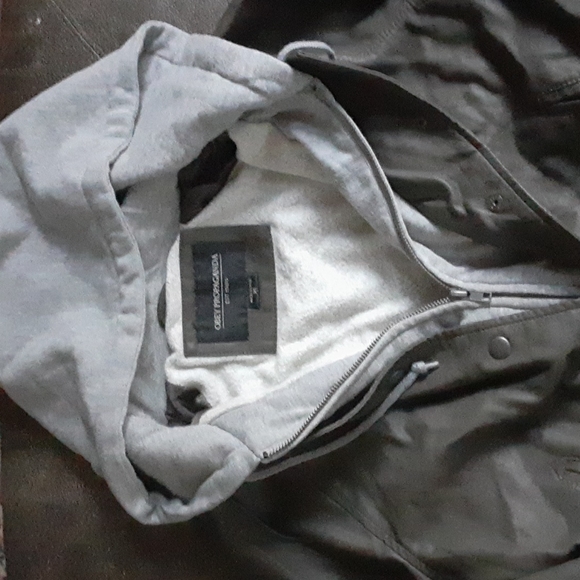 Obey Jacket - Picture 3 of 4